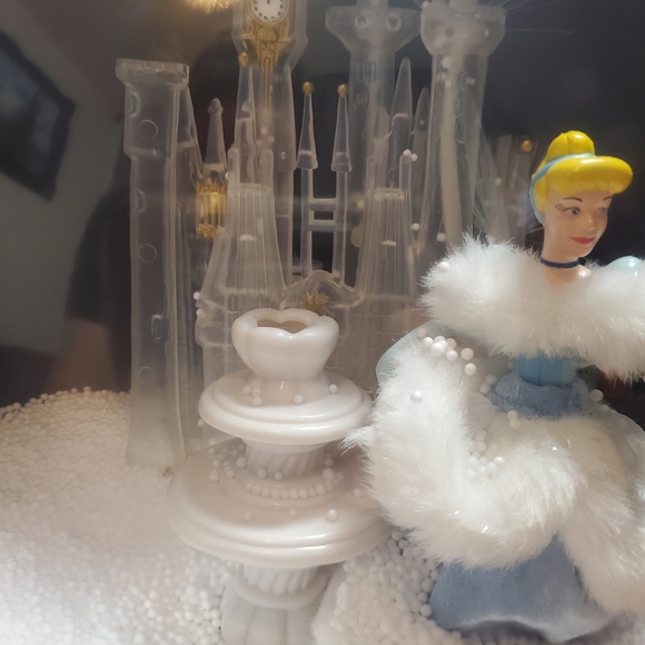 Jumbo DISNEY Shopping Princess CINDERELLA Snow Globe Musical CHRISTMAS by Gemmy - Picture 5 of 10